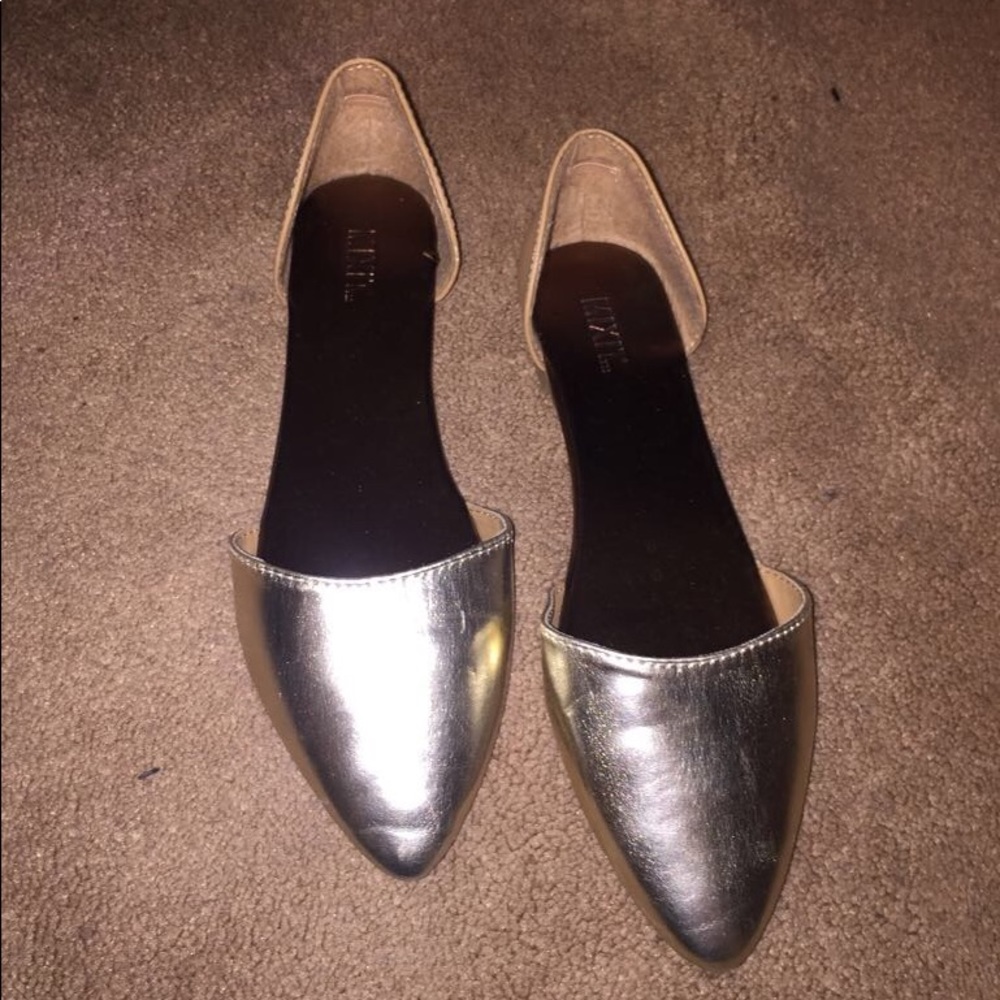 Gold pointed flats